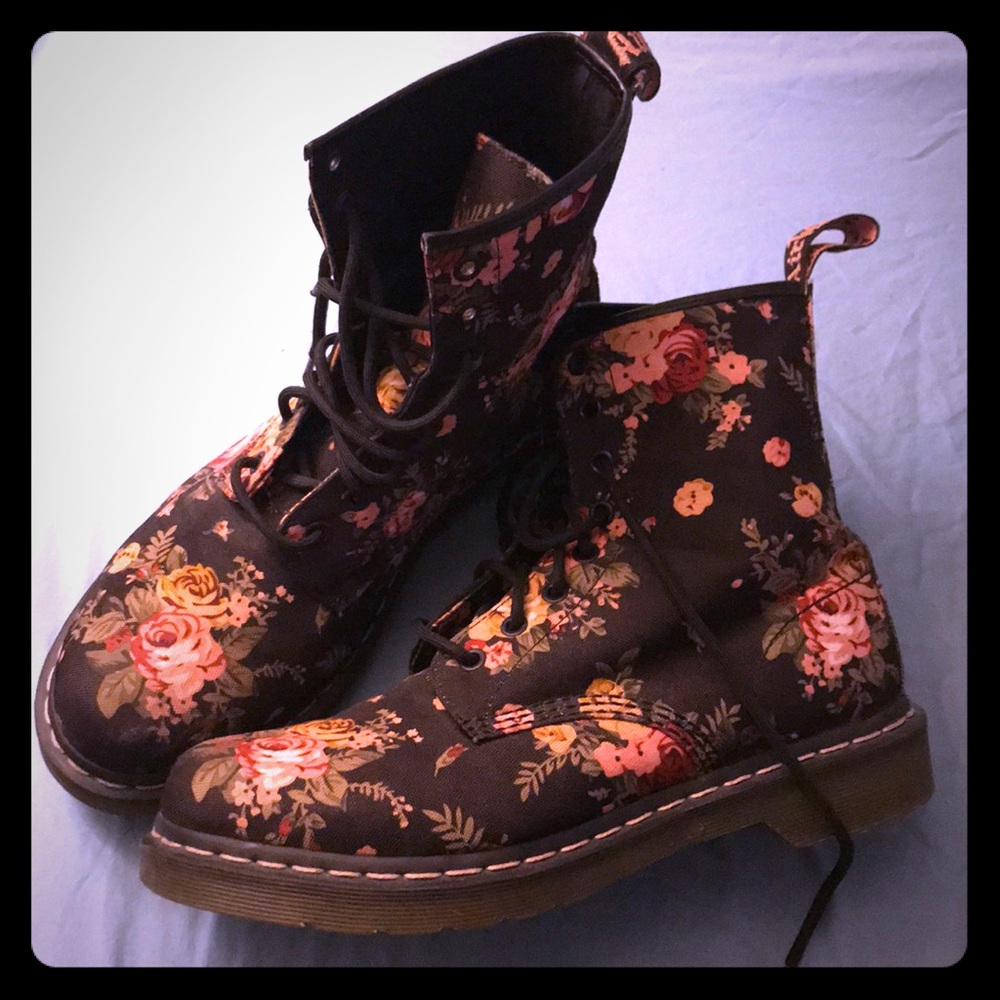 Dr. Martens Floral 1460